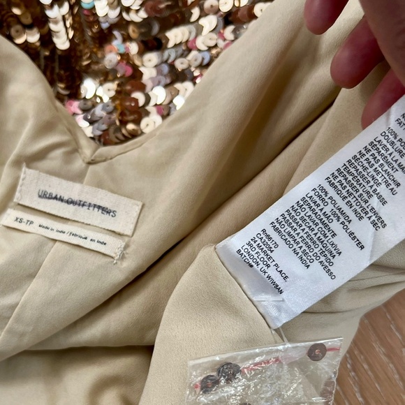 Women’s Urban Outfitters Sparkly Sequin V-Neck Mini Shift Dress - Picture 16 of 16